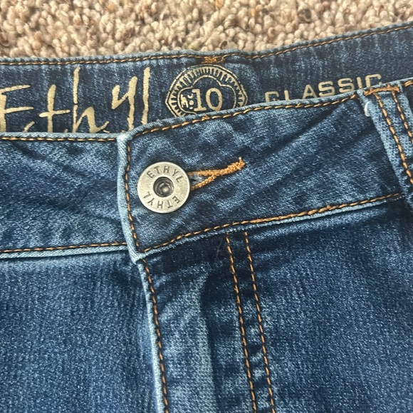 Ethyl jeans. Size 10. 87%cotton 11%poly 2%spandex.great shape nice stretch. - Picture 7 of 8
